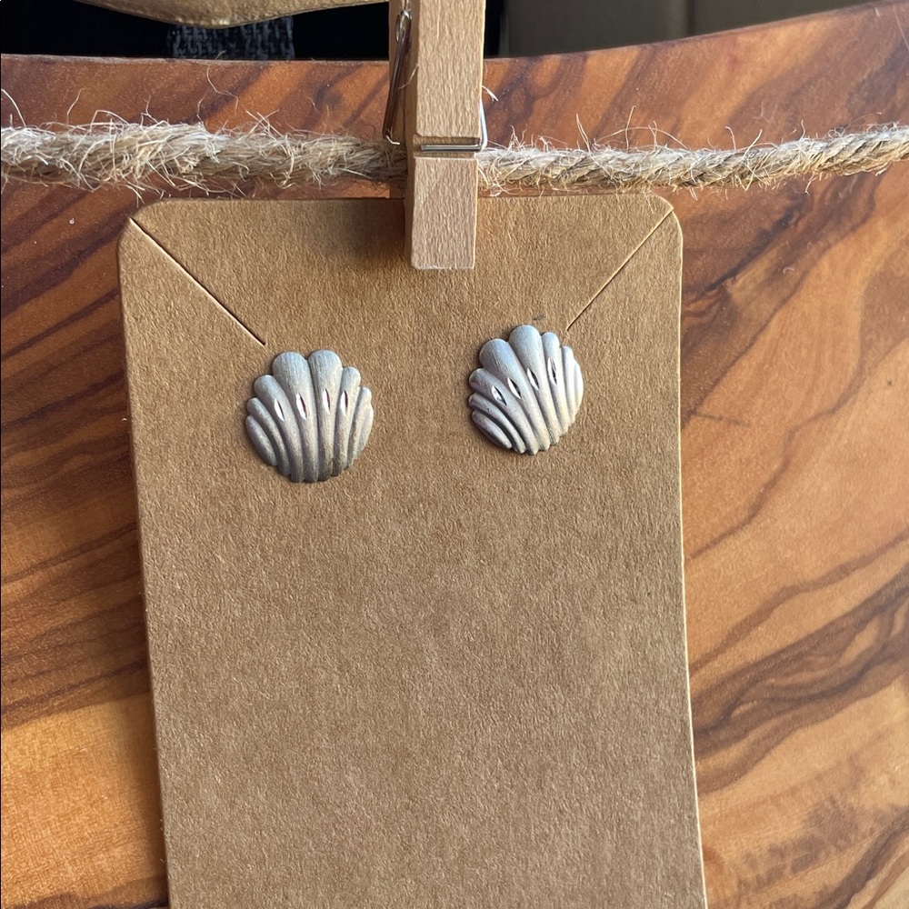 Vintage Sterling Silver Etched Shell Stud Earrings